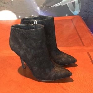 Vera wang black leather heel booties shoes size 7.5M